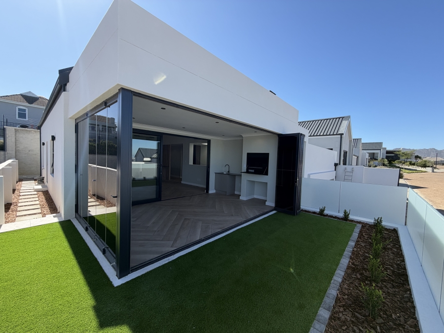 3 Bedroom Property for Sale in Mzuri Estate Western Cape